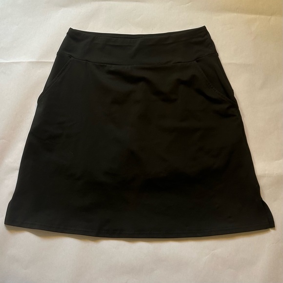 LIKE NEW Coolrun Pull-On Black Skort With Pockets Women’s Size Medium - Picture 1 of 10